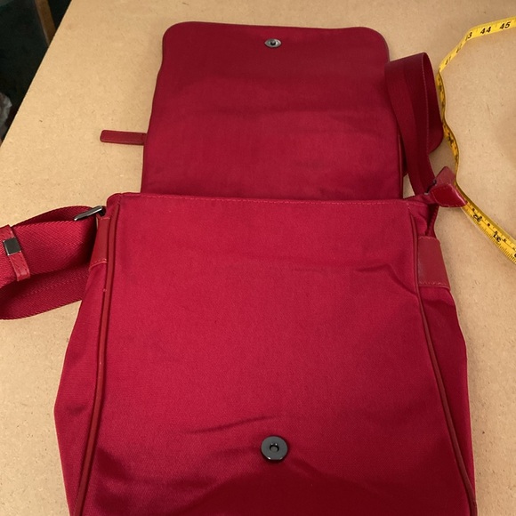 Sapsucker Red Crossbody Bag. - Picture 8 of 15